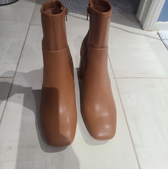 Ankle block heel booties - Picture 3 of 6